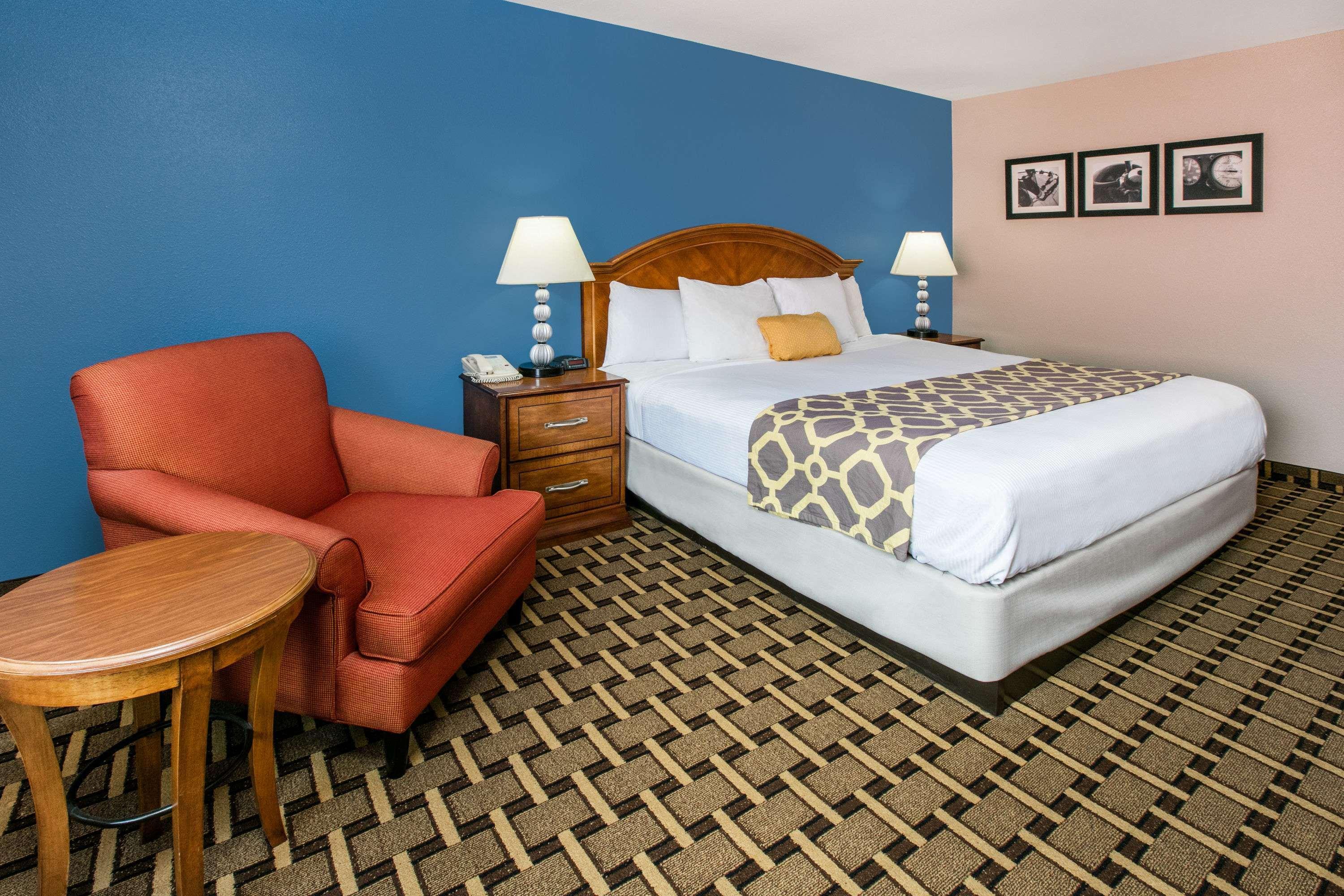 Baymont By Wyndham Lawton Hotel Exterior foto